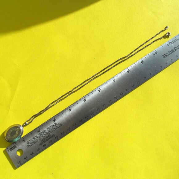 Vintage locket pendant with chain - Picture 2 of 7